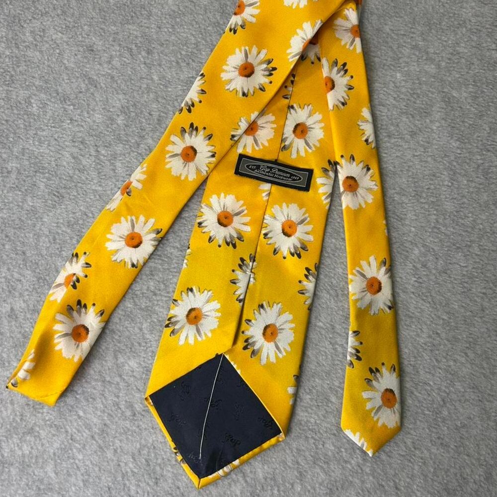 Yellow daisy tie with‎ white and orange accents Gap smudge  can be seen in pics